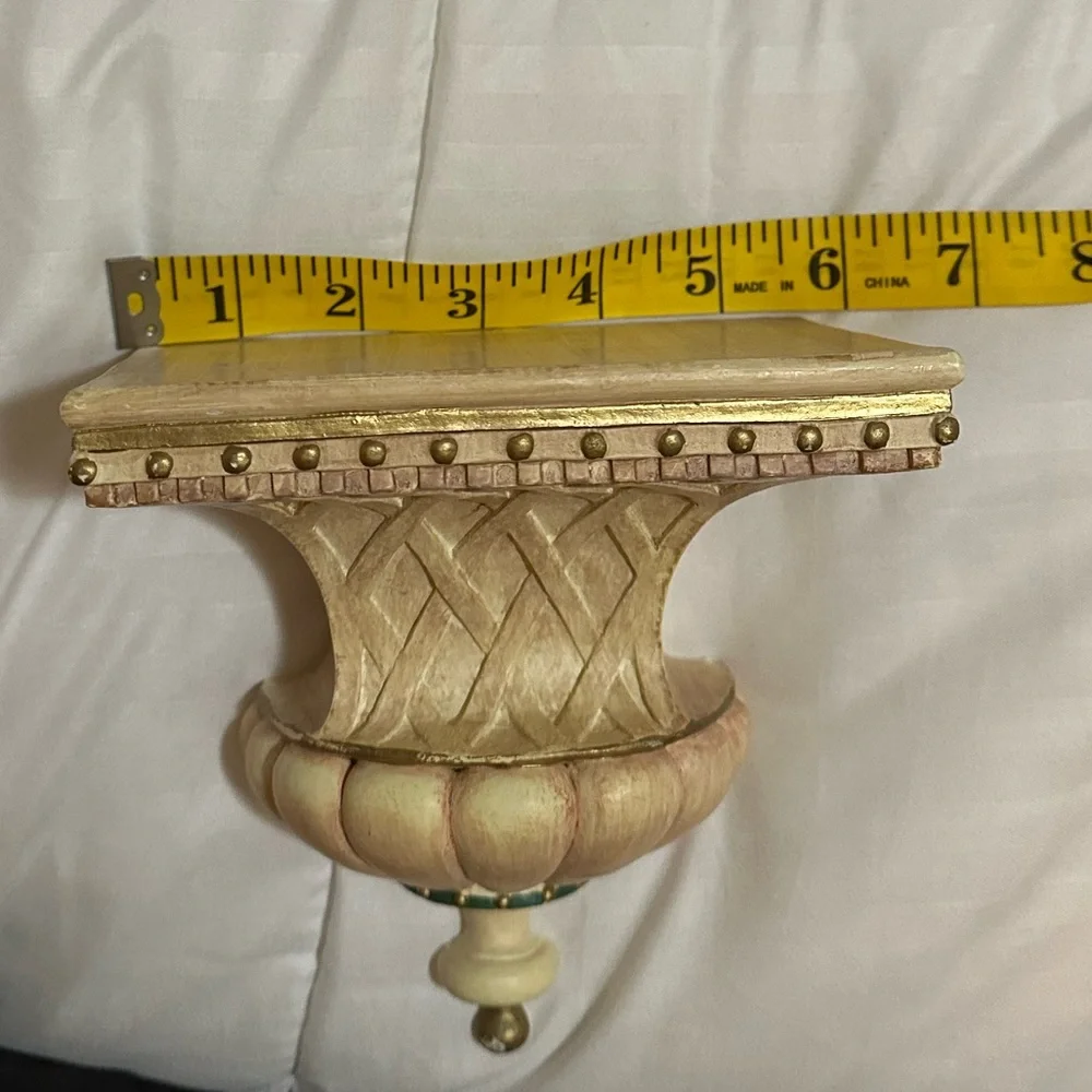 Mini decorative shelf